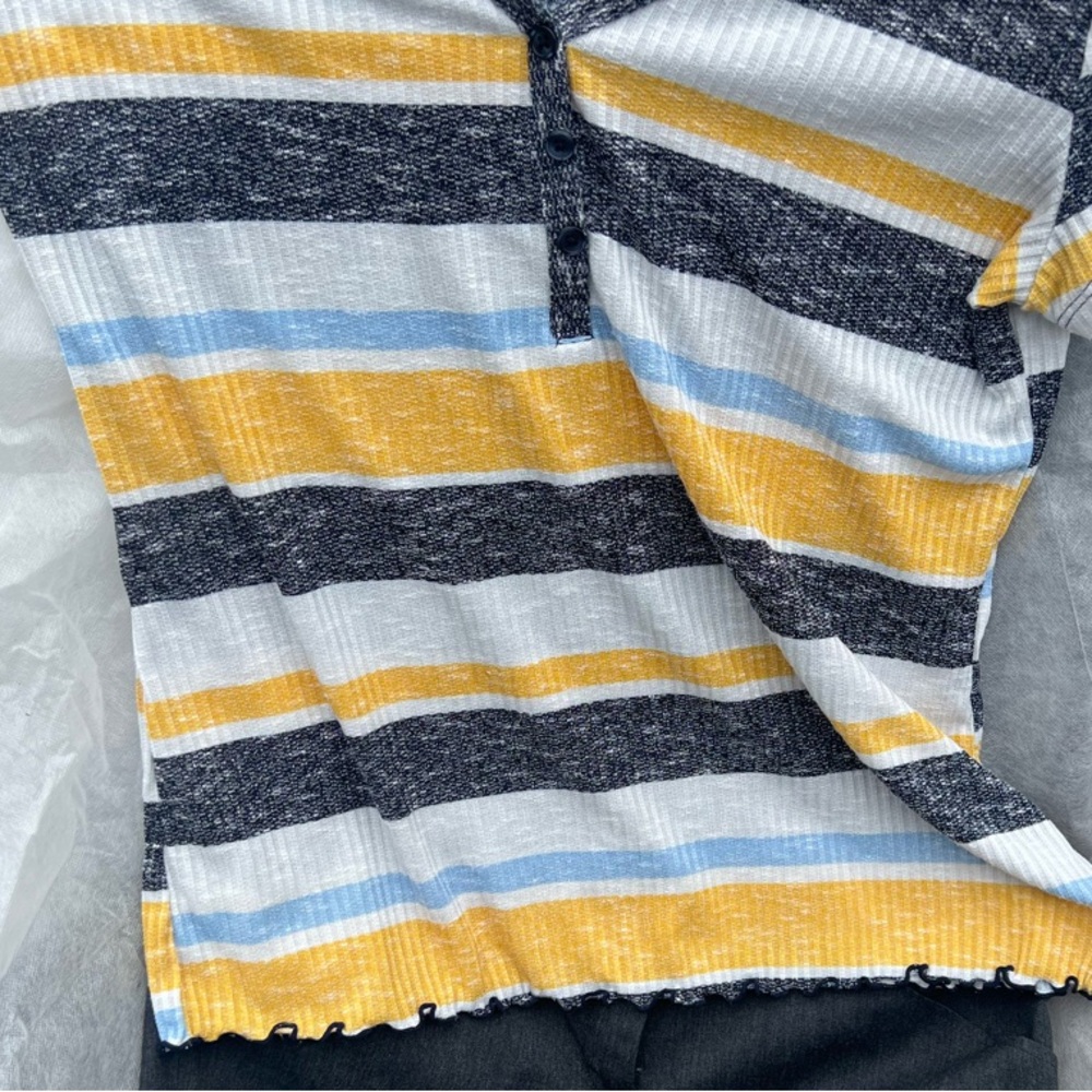 3X (but most likely fits a size 14/16) Striped Short Sleeve Top LIKE NEW
